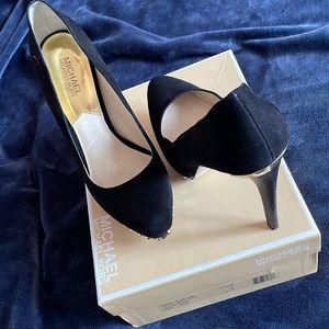 Michael Kors Ailee Black Suede Studded Pump LIKE NEW!